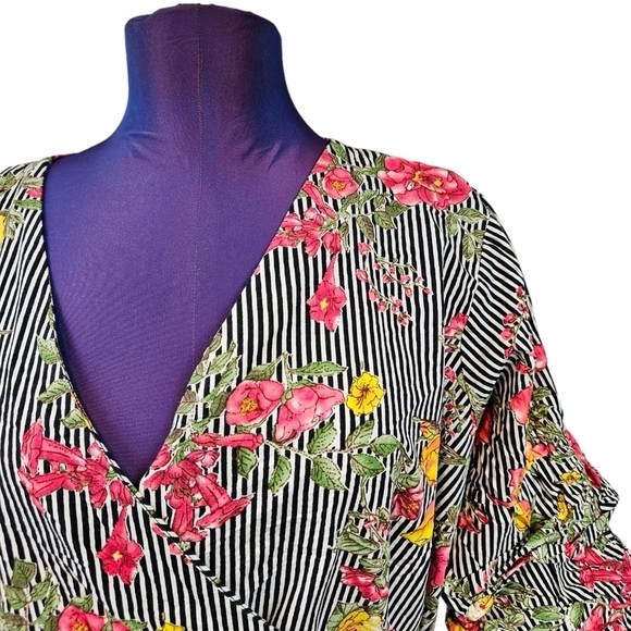 Rainbow Floral & Stripes Tiered Puff Sleeve Wrap Top Size 1X Women's Plus - Picture 2 of 8